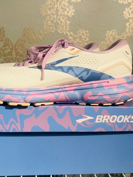 NEW IN BOX Brooks Women’s Ghost 15 Shoes - Picture 4 of 8